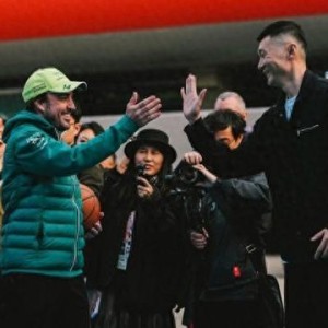 世界杯高清直播-王牌对王牌！上海球迷挂念的刘炜和F1世界冠军阿隆索打篮球，谁会赢？